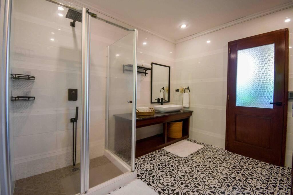 Casablanca Boracay 4 Bedroom Stn 1 With Private Pool * Balabag (Boracay)